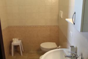 A bathroom at Masseria Cricelli