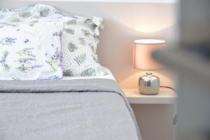 Posteľ alebo postele v izbe v ubytovaní Villy City Apartment