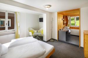 Hirschen Guesthouse - Village Hotel客房内的一张或多张床位