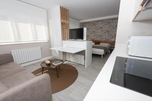 A television and/or entertainment centre at APARTAMENTOS CUME DO PINDO