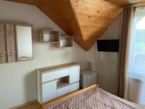 a bedroom with a bed and a mirror at Relax in Polańczyk