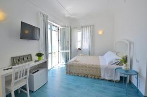 Postel nebo postele na pokoji v ubytování Casa OIKIA Anacapri + 19 fotografií
