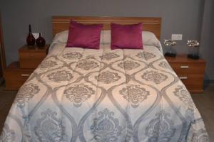 Posteľ alebo postele v izbe v ubytovaní Apartamentos NayDa Gran casa con piscina