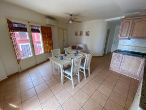 Fotografia z galérie ubytovania Apartamento In Front Of The Beach Primera Linea De Playa v destinácii Villajoyosa + 14 fotografií