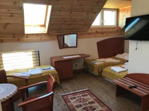 TV a/nebo společenská místnost v ubytování Gościniec Twoje Mazury nad jeziorem Śniardwy tuż obok plaży