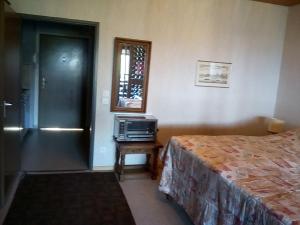 Postel nebo postele na pokoji v ubytování Wohnung 53m2 möbliert mit Internet TV Küche und schöner Aussicht Olten- Aarau