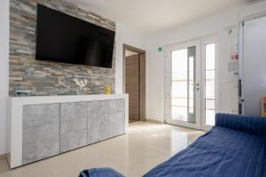 TV a/nebo společenská místnost v ubytování Apartments Gael