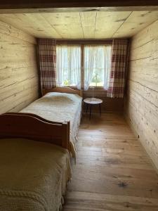 מיטה או מיטות בחדר ב-Ferienwohnung im Grünen