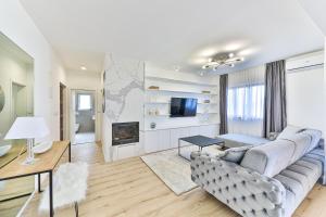 TV a/nebo společenská místnost v ubytování Apartmani Ana