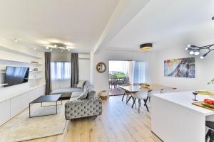 TV a/nebo společenská místnost v ubytování Apartmani Ana