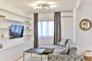 TV a/nebo společenská místnost v ubytování Apartmani Ana