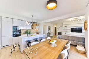 Kuchyň nebo kuchyňský kout v ubytování Apartmani Ana