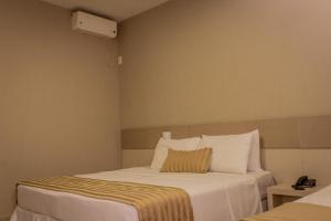 Postel nebo postele na pokoji v ubytování Fenix Hotel Araxá