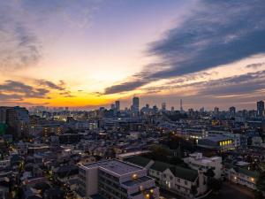 a view of a city at sunset at APA Hotel Komagome Ekimae in Tokyo