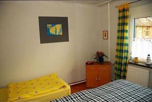 a bedroom with a yellow bed and a window at Schlichte in Kirchdorf