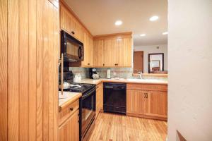 A cozinha ou cozinha compacta de The Charter at Beaver Creek