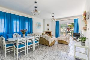 Posedenie v ubytovaní Casa Mia - 5 min from Stafilos beach + 20 fotografií