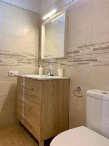 a bathroom with a sink and a toilet at Casa Nepal in Playa Blanca