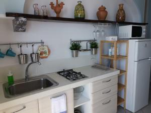 A kitchen or kitchenette at Loft Profumo di Mare