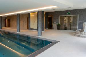 Bazén v ubytování Wellness Apartmány Panorama nebo v jeho okolí