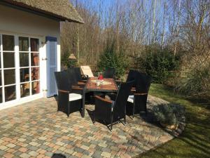a table and chairs on a brick patio at Möwennest in Am Schwarzen Busch