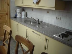 a kitchen counter with a sink and a stove at "Utkiek" im "Roden Hus" in Timmendorf