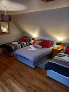 Tempat tidur dalam kamar di A New U Country Cottage