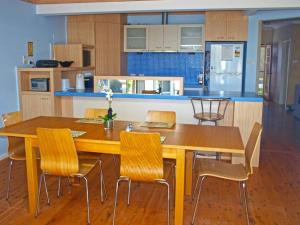 A kitchen or kitchenette at BOOR6C - Waterfront Haven