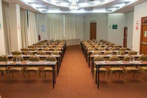 Zona de negocis o sala de conferències de Miraflores Colon Hotel