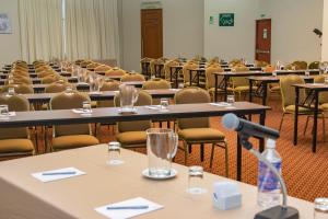 Zona de negocis o sala de conferències de Miraflores Colon Hotel