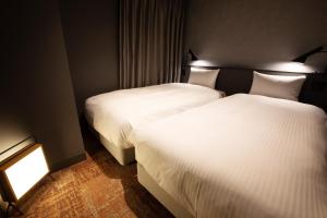 Postel nebo postele na pokoji v ubytování LOF HOTEL Shimbashi