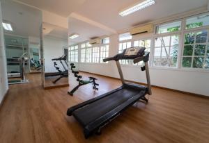 Phòng/tiện nghi tập thể dục tại Century Riverside Hotel Hue