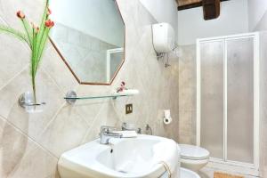 Koupelna v ubytování Agriturismo La Fattoria