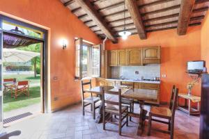 Kuchyň nebo kuchyňský kout v ubytování Agriturismo La Fattoria