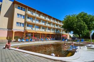 Bazén v ubytování Hungarospa Thermal Hotel nebo v jeho okolí