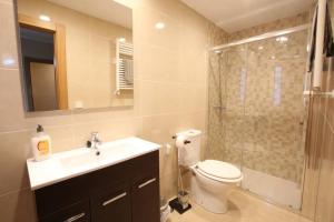 Koupelna v ubytování Apartamento Oviedo Foncalada + 15 fotografií