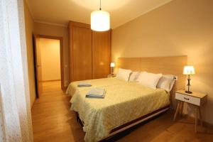 Postel nebo postele na pokoji v ubytování Apartamento Oviedo Foncalada