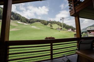Nespecifikovaný výhled na hory nebo výhled na hory při pohledu z hotelu