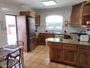 Kuchyň nebo kuchyňský kout v ubytování Caparica Villa Bella by GT House