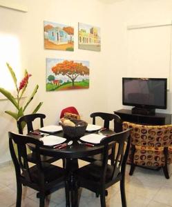 A television and/or entertainment centre at Fortaleza Suites Old San Juan