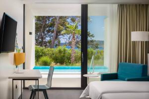 Bassein majutusasutuses Bluesun hotel Berulia või selle lähedal