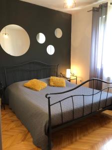 Posteľ alebo postele v izbe v ubytovaní Apartments Salona