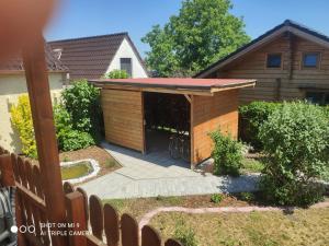 Das Gebäude in dem sich das Ferienhaus befindet