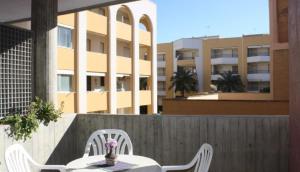 a white table and chairs in front of a building at Trilocale Sissy sul mare in Gallipoli