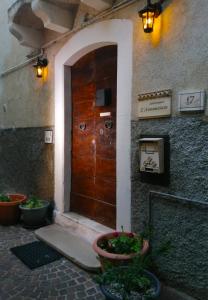 a wooden door on the side of a building at Bed and Breakfast L'Annunziata in Sulmona
