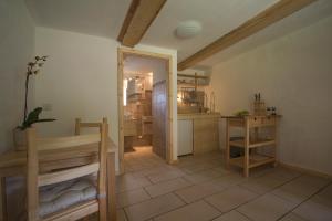 Kuchyň nebo kuchyňský kout v ubytování Aparthotel & Seminarhaus Wolkentor
