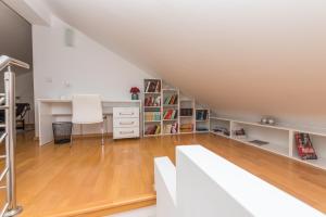 Knižnica v apartmáne