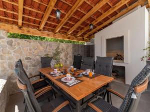 Posezení v ubytování Scenic Sea View,Three Bedroom Villa with Pool