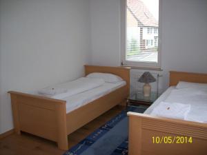Ein Bett oder Betten in einem Zimmer der Unterkunft Ferienwohnung Lamm