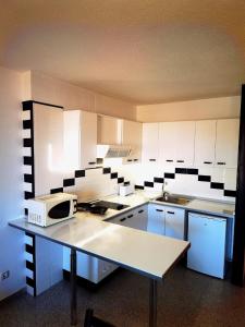 Afbeelding uit fotogalerij van Apartamentos Quintasol in Malgrat de Mar